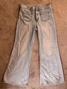 American Eagle Light Blue Women’s Flared Jeans with front pockets